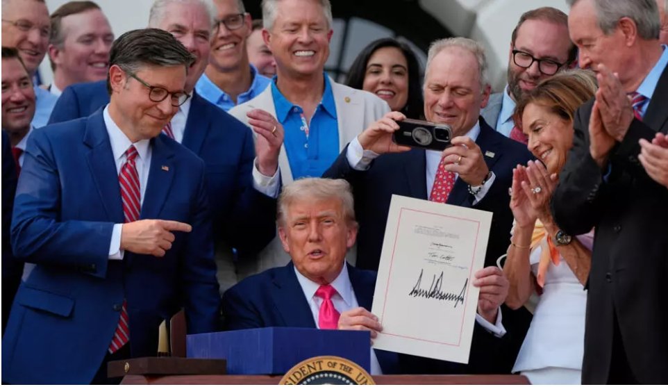 Trump's signature to appear on US currency in a first for sitting president