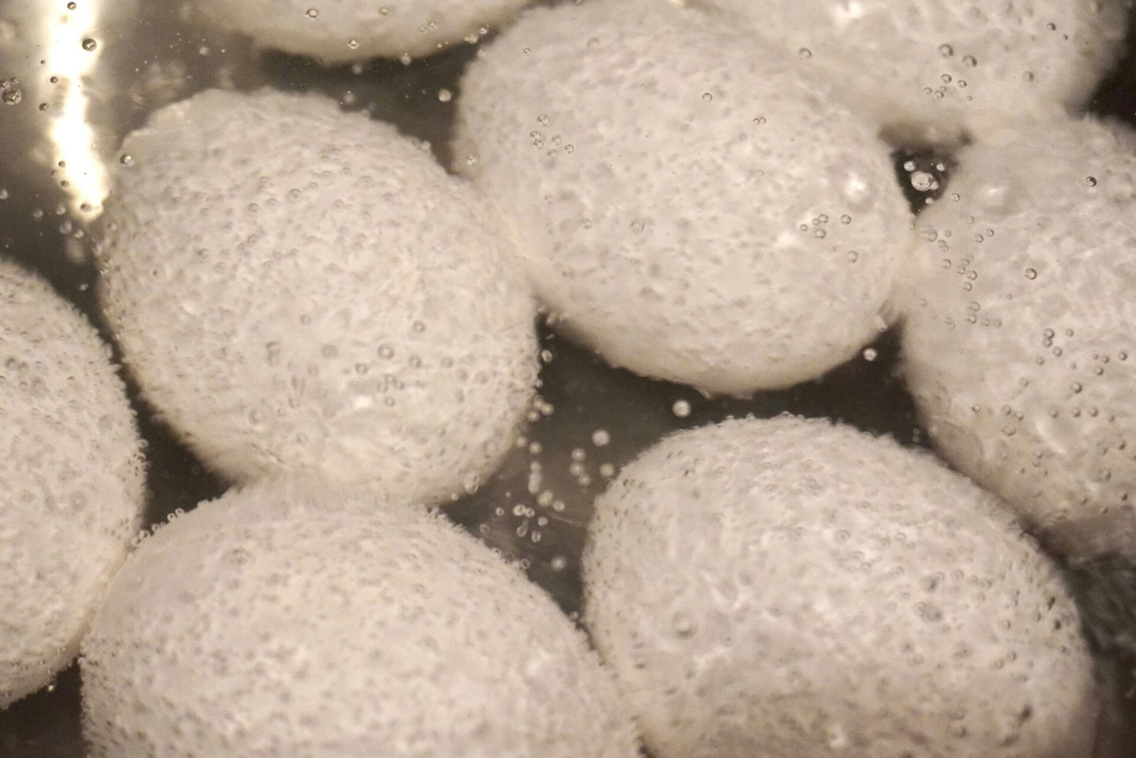 Never Throw Away The Water After Boiling Eggs – The Reason is Ingenious!