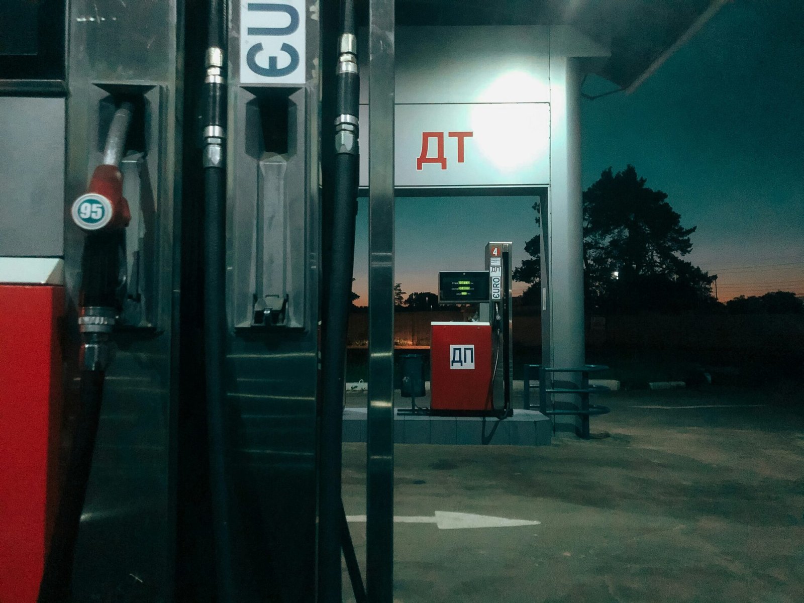 WA premier issues transparency warning to fuel suppliers – as it happened