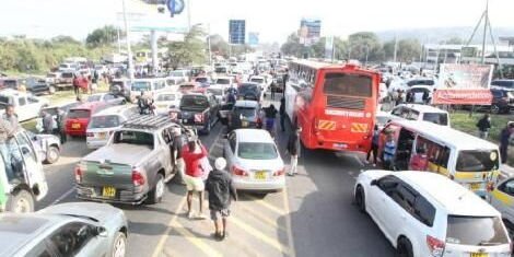 Nairobi-Nakuru Highway Temporarily Closed as Youths Demand Jobs on Rironi-Mau Summit Road Project